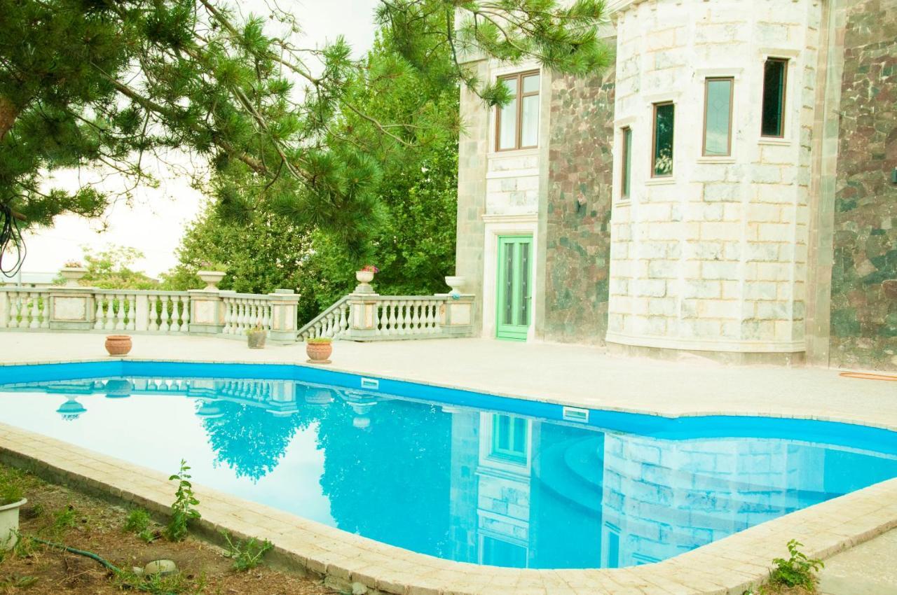 X Hotel Erevan Exterior foto